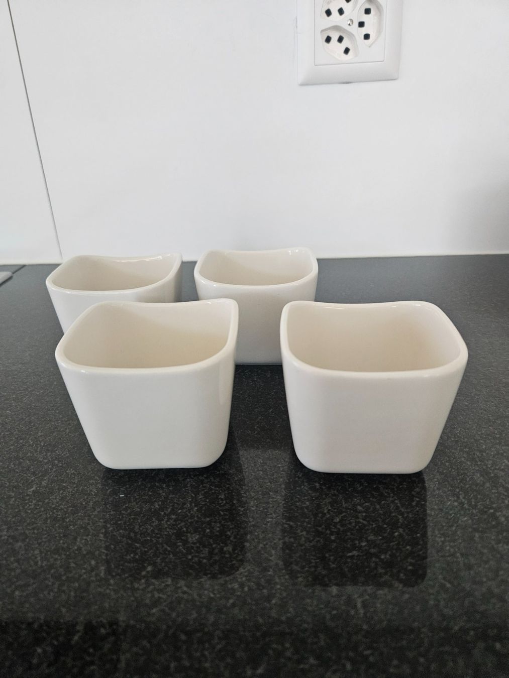 Blomus Coupes: Lot de 4 coupelles blomus blanches, neuves – Neuf (Voir description) à Morges par Mlle_Croft_91