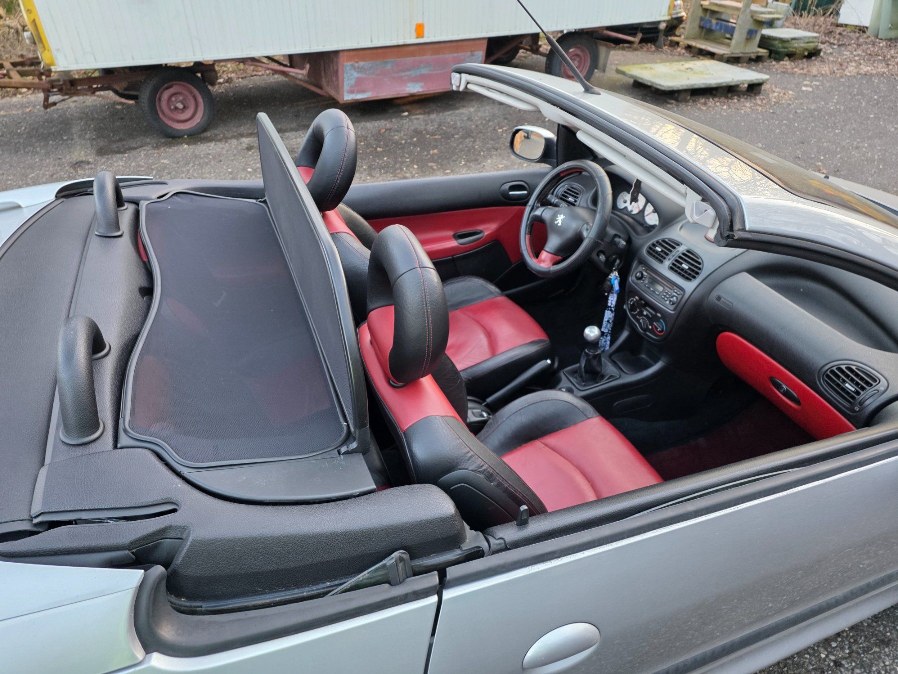 Peugeot Automobili: Peugeot 206  Cabriolet, Lederausstattung – Usato da Küsnacht ZH venduto da itslive 1