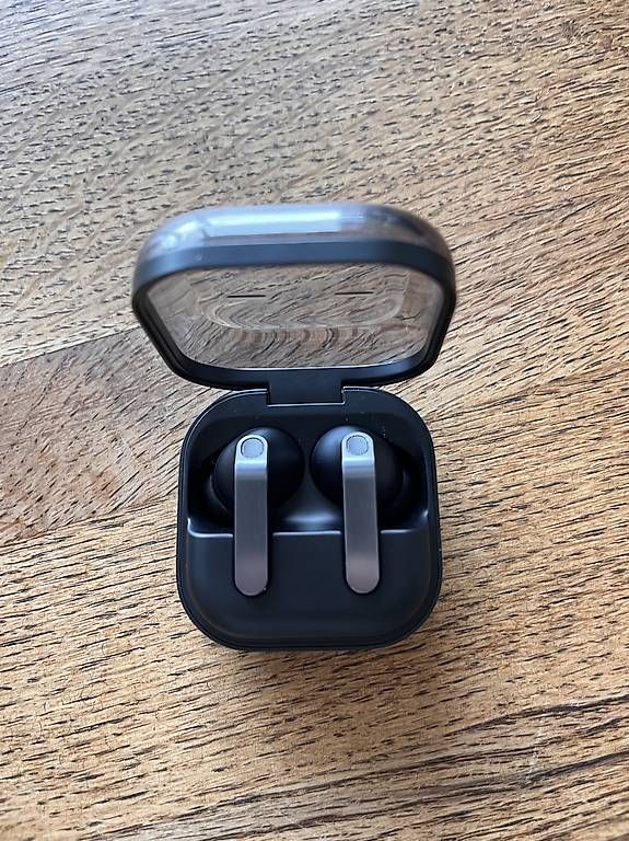 Samsung Cuffie: Samsung Galaxy Buds 4 Pro – Usato da Zürich venduto da nad_pfd9 2