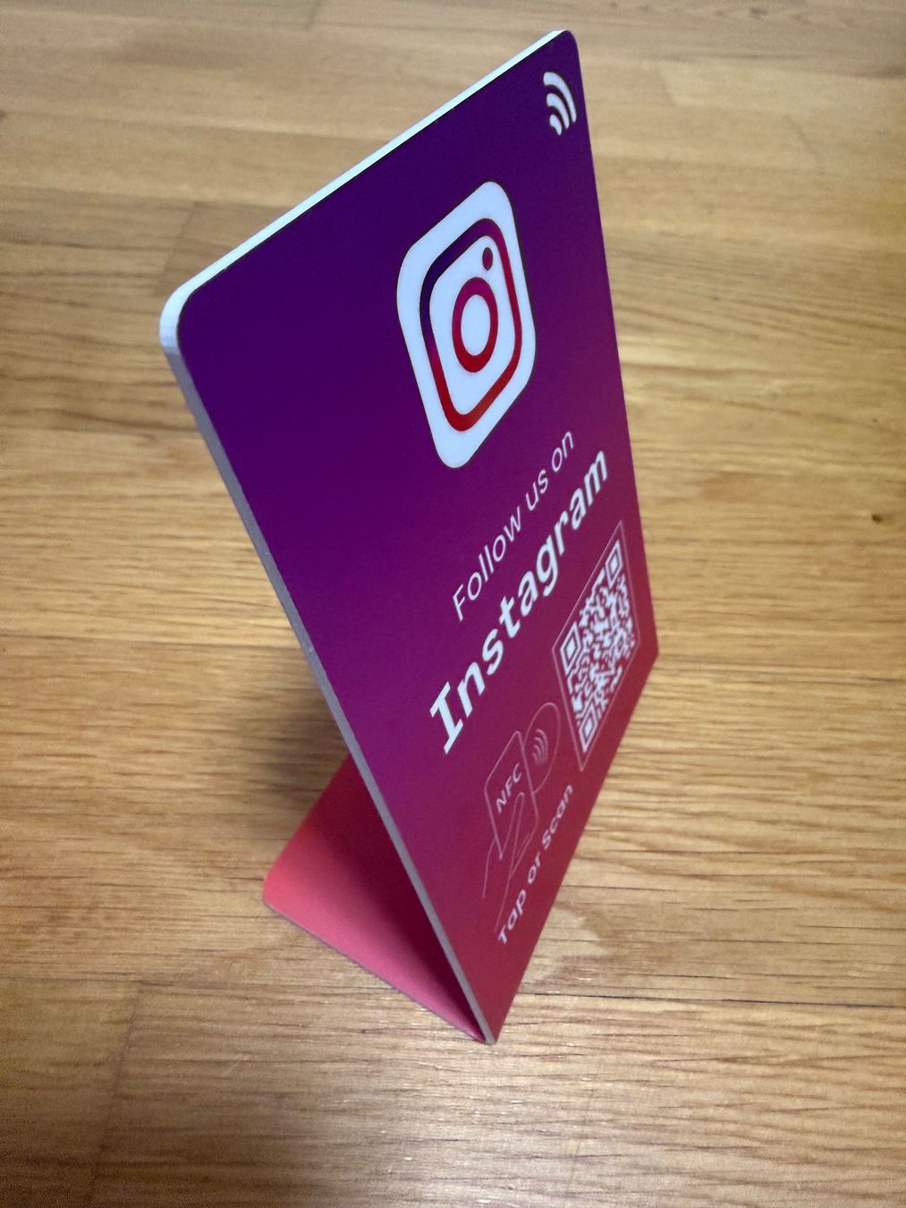 Allestimento di negozi e stand fieristici: Instagram NFC-Tischaufsteller – Nuovo e nell'imballaggio originale da Felsberg venduto da Tapnow.ch 1