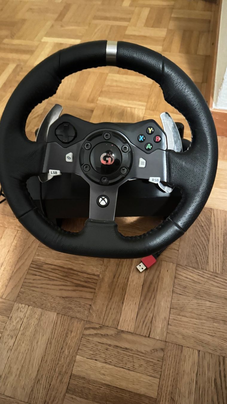 Logitech Manettes: Volant Logitech G920 + pédalier Xbox/PC – D'occasion à Grand-Lancy par dan_pt5p