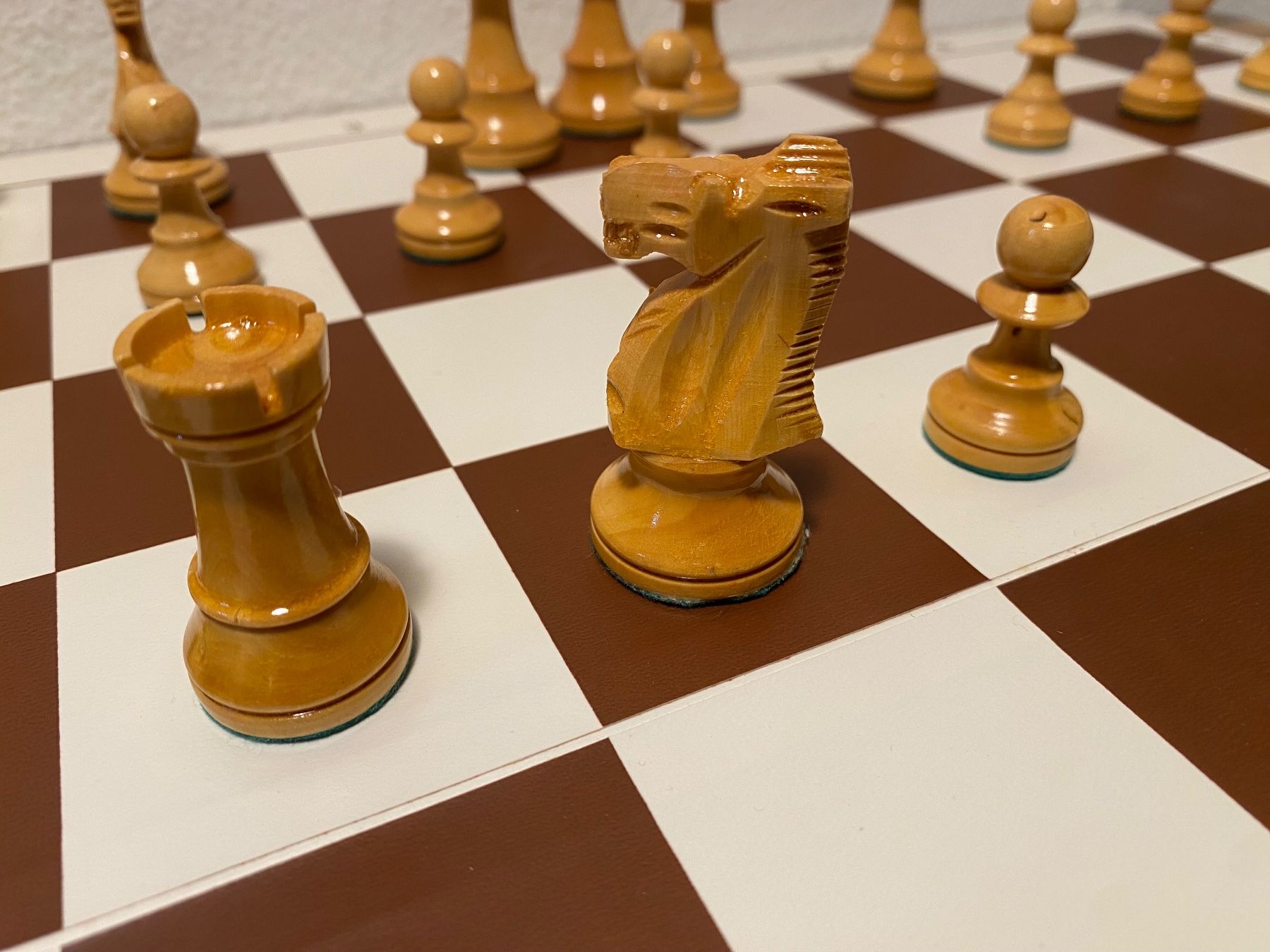 Giochi: Jeux d'echec en bois – Usato da St-Prex venduto da Okoala 5