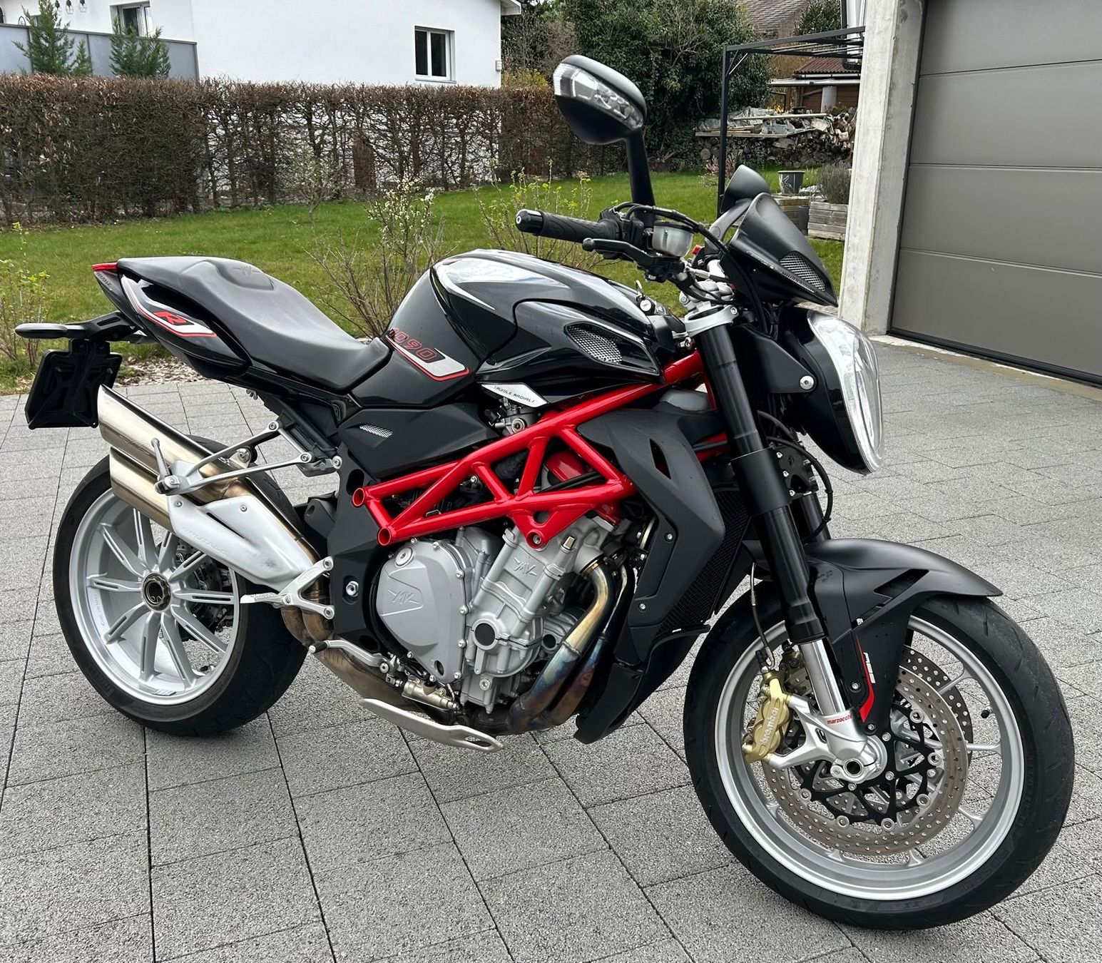 MV Agusta Strada: MV Agusta Brutale R ABS – Usato da Brügg BE venduto da sivi123 2