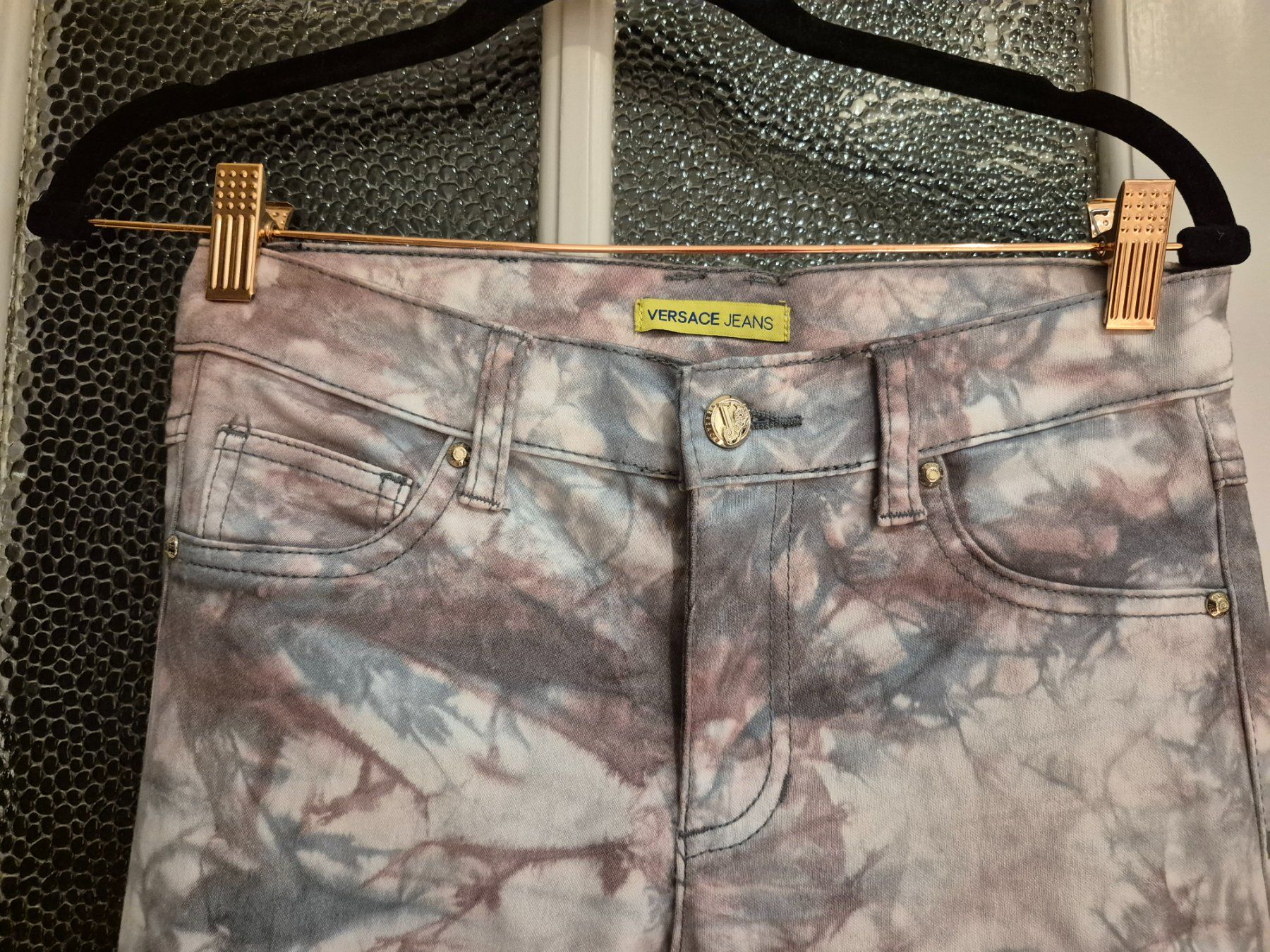 Versace Pantaloni: Neue Versace Jeans, Grösse 33, Batikmuster, Top! – Nuovo (secondo la descrizione) da Zürich venduto da Roberto040 4