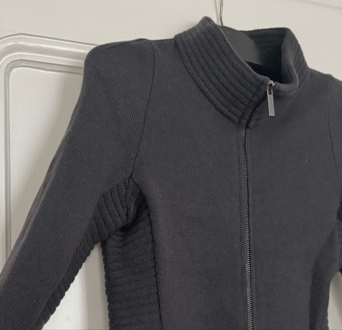 Armani Vestes: Strickjacke Armani Anthrazit – D'occasion à Basel par Ubud1 1