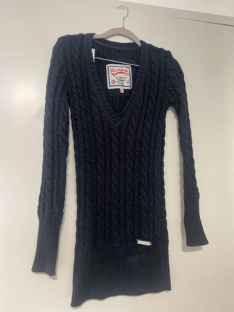 Long blue pullover