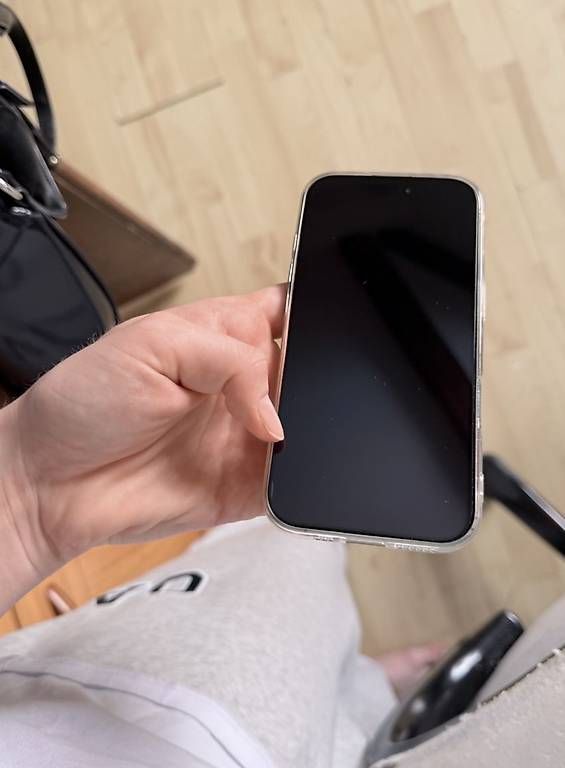Telefoni cellulari / Smartphones: iPhone 17 256gb verde – Usato da Locarno venduto da Pasky98 2