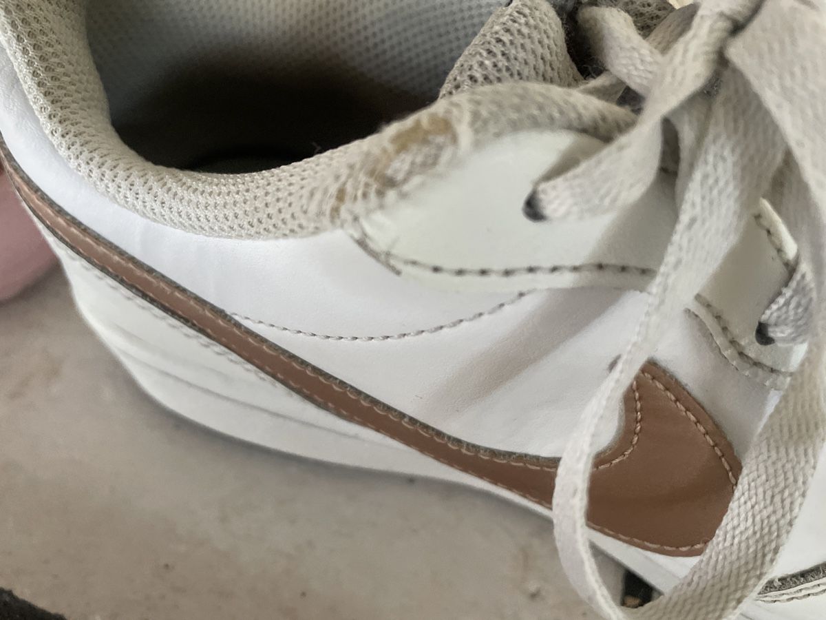 Nike Scarpe per ragazze: Weisse Nike Turnschuhe/Sneaker Gr.39 – Usato da Obergerlafingen venduto da cabo4 4