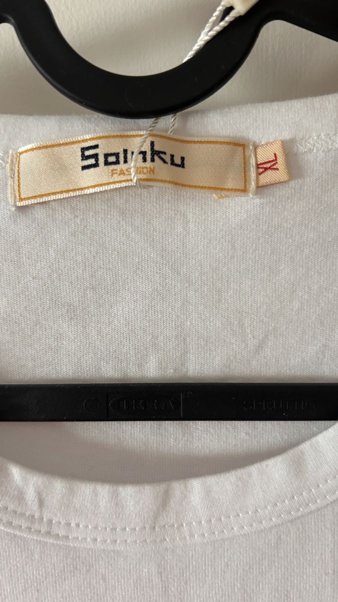 T-shirt: Essential White T-Shirt - Summer Staple, Size M – Usato da Genève venduto da Noemie.wrmsi 1