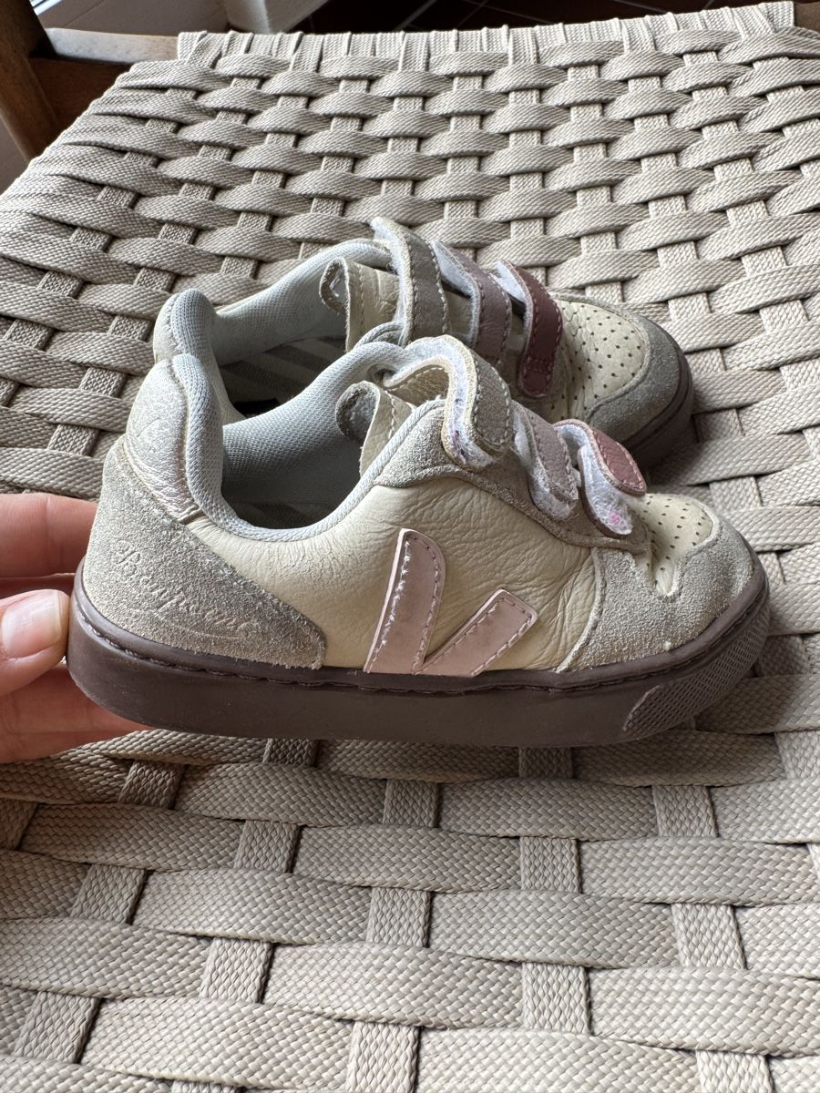 Bonpoint Chaussures filles: Bonpoint & Veja sneakers  – D'occasion à Zürich par are_fm6c 1