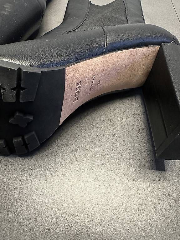 Scarpe da donna: HUGO BOSS Stiefeletten Gr. 40 neu – Usato da Dübendorf venduto da mar_mv6p 2