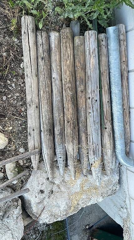Articoli in legno: Holzpfahl, Scheieli, Holzpfosten – Usato da Auswil venduto da sonnenmaedchen