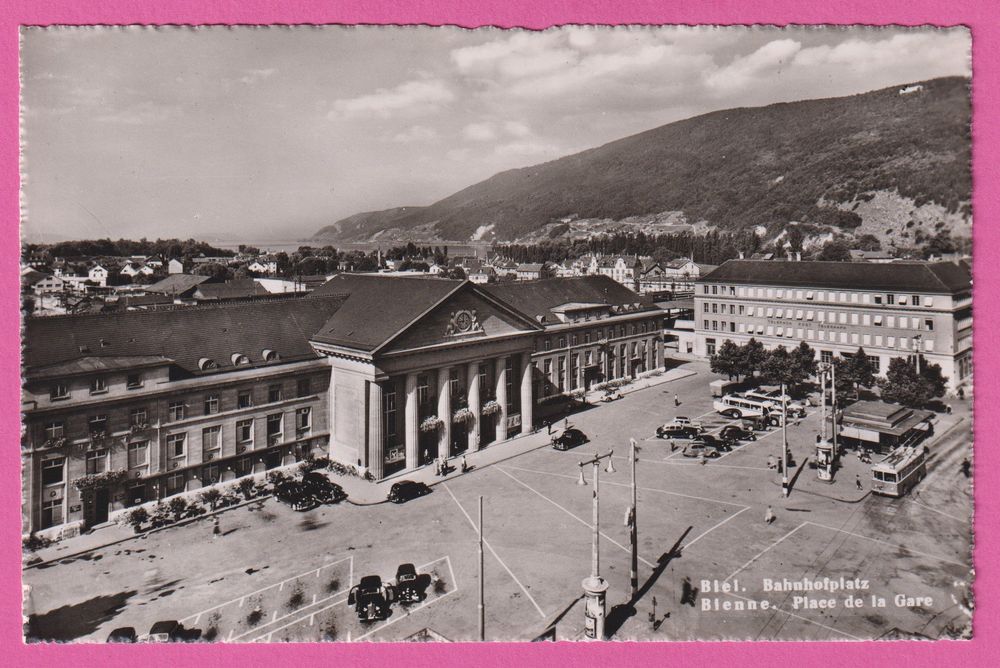 Biel Bienne Bahnhofplatz mit Bus und älteren Autos Kaufen auf Ricardo