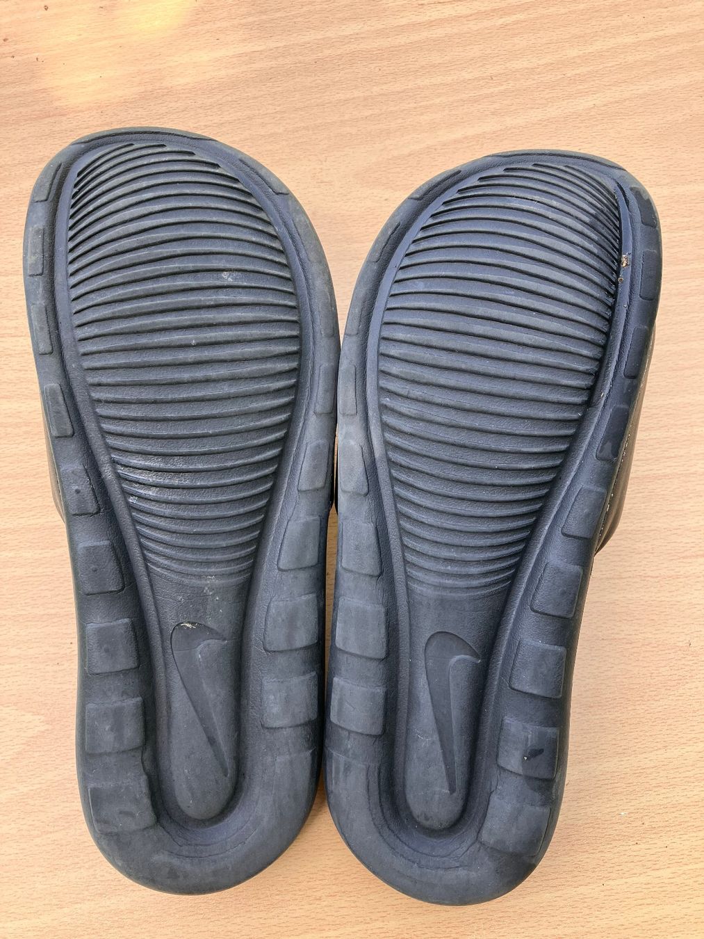 Scarpe da uomo: Nike Slides Victori one Gr 42 – Usato da Burgdorf venduto da Sole05 1