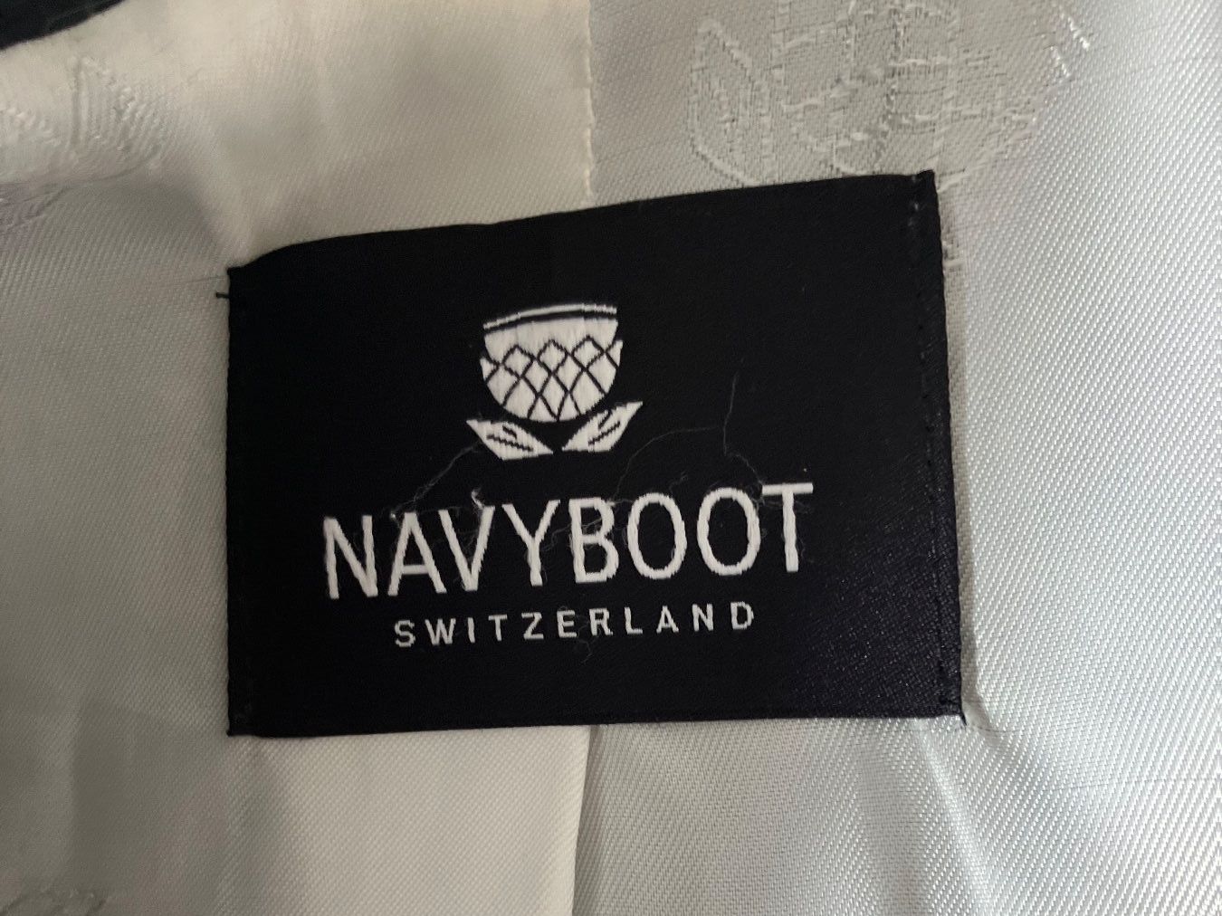 Navyboot Jacken: Veste noire NAVYBOOT, élégante - Taille 34, parfait état! – Gebraucht aus Peseux von CharmeCommerce 4