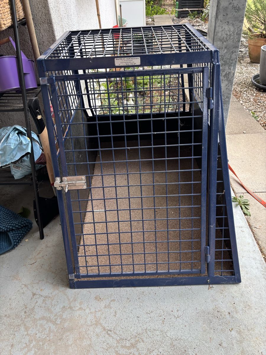 Cages, transport & sécurité: Hundebox abgeschrägt  – D'occasion à Schafisheim par Chillout123 3