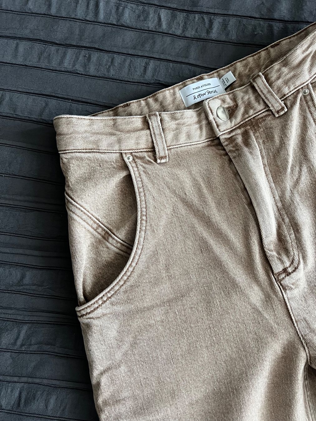 Jeans: & Other Stories beige jeans – Usato da Adliswil venduto da nat_7q7l