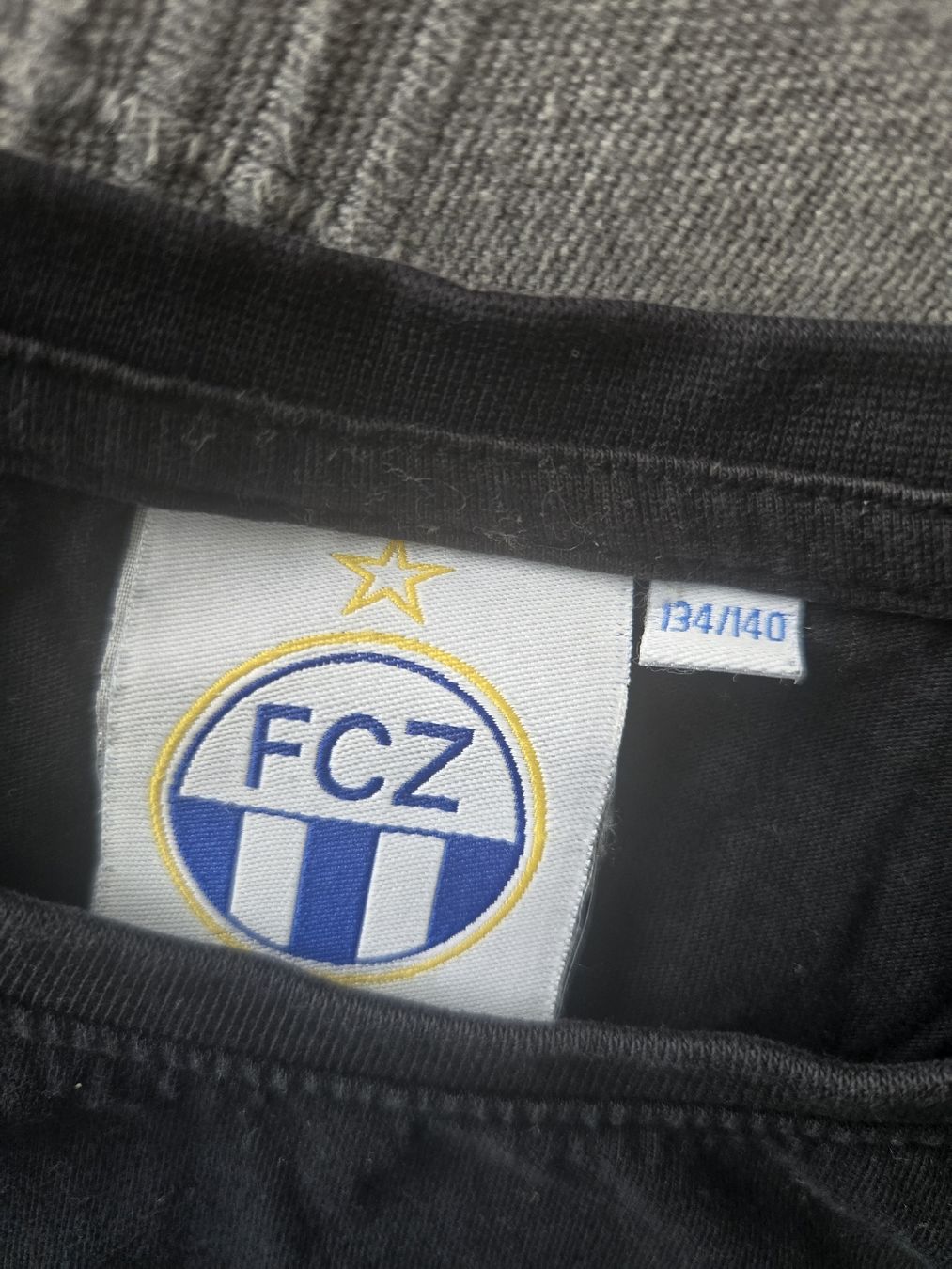 Camicie, T-shirt & Polo: FCZ Shirt gr.134 – Usato da Zürich venduto da Deesay 2