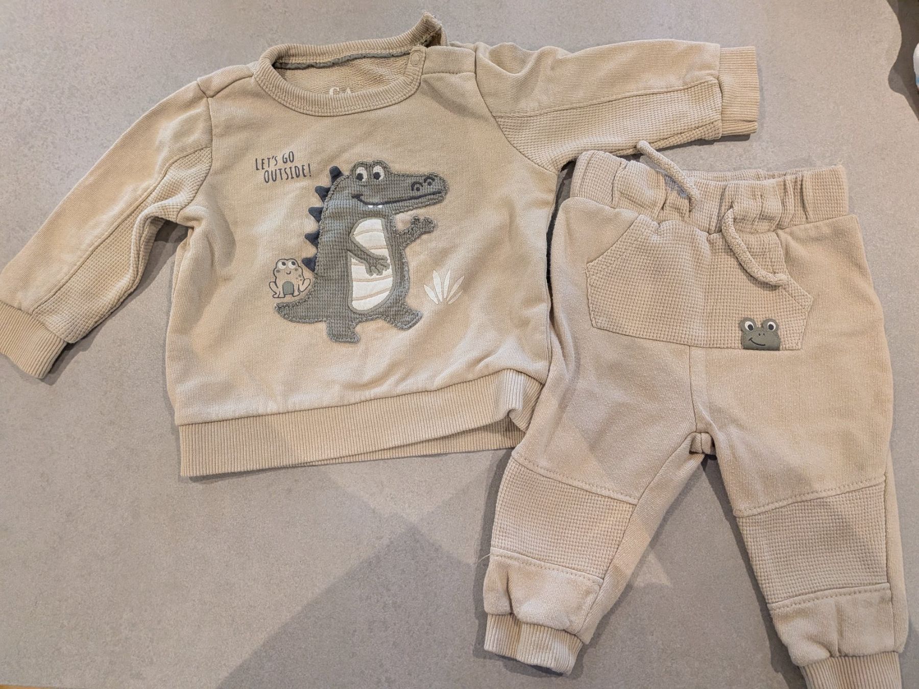 C&A Ensembles coordonnés: Baby Set mit Krokodil – D'occasion à Füllinsdorf par pat_68lg