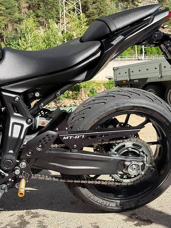 Strada: Yamaha MT-07, schwarz/gold – Usato da Visp venduto da ato_95bk 2