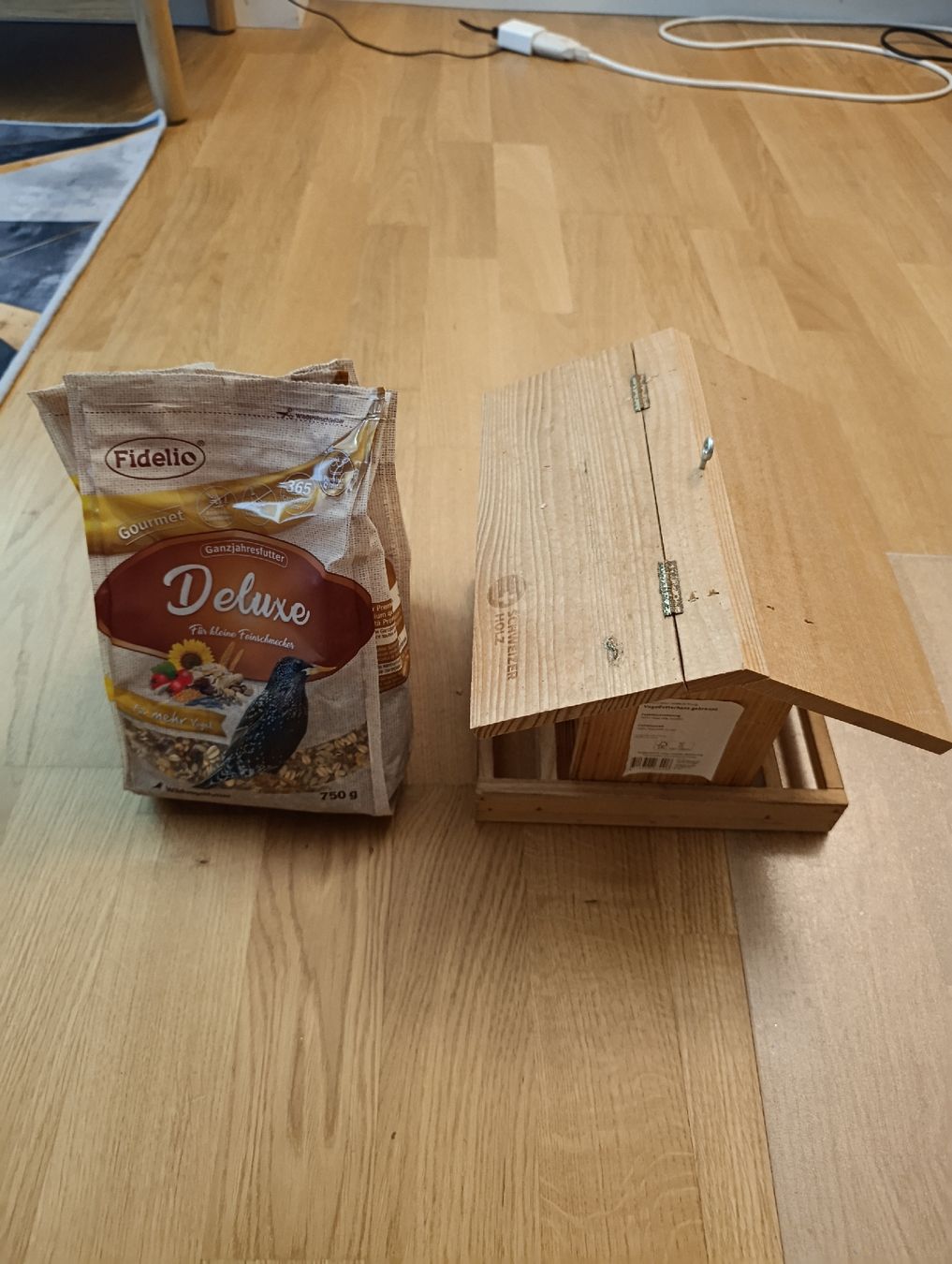 Petites maisons à oiseaux: Vogelhäuschen - Gebraucht mit 2x Deluxe Futter – D'occasion à Gümligen par sim_q6ss 2