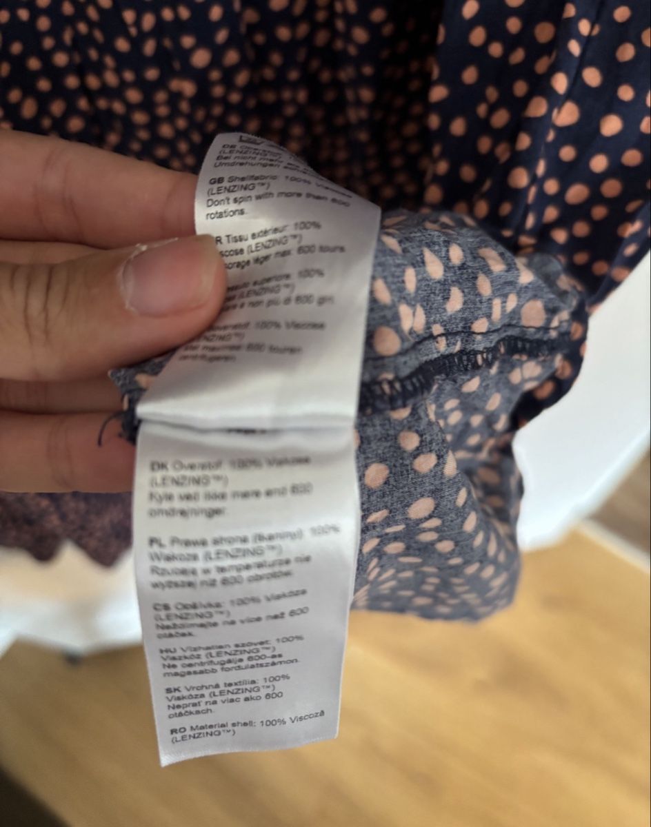 Kleider: EDITED Midi Kleid Pünktli-Muster Gr. 40 – Gebraucht aus Biel-Benken BL von frauvomfluss 3