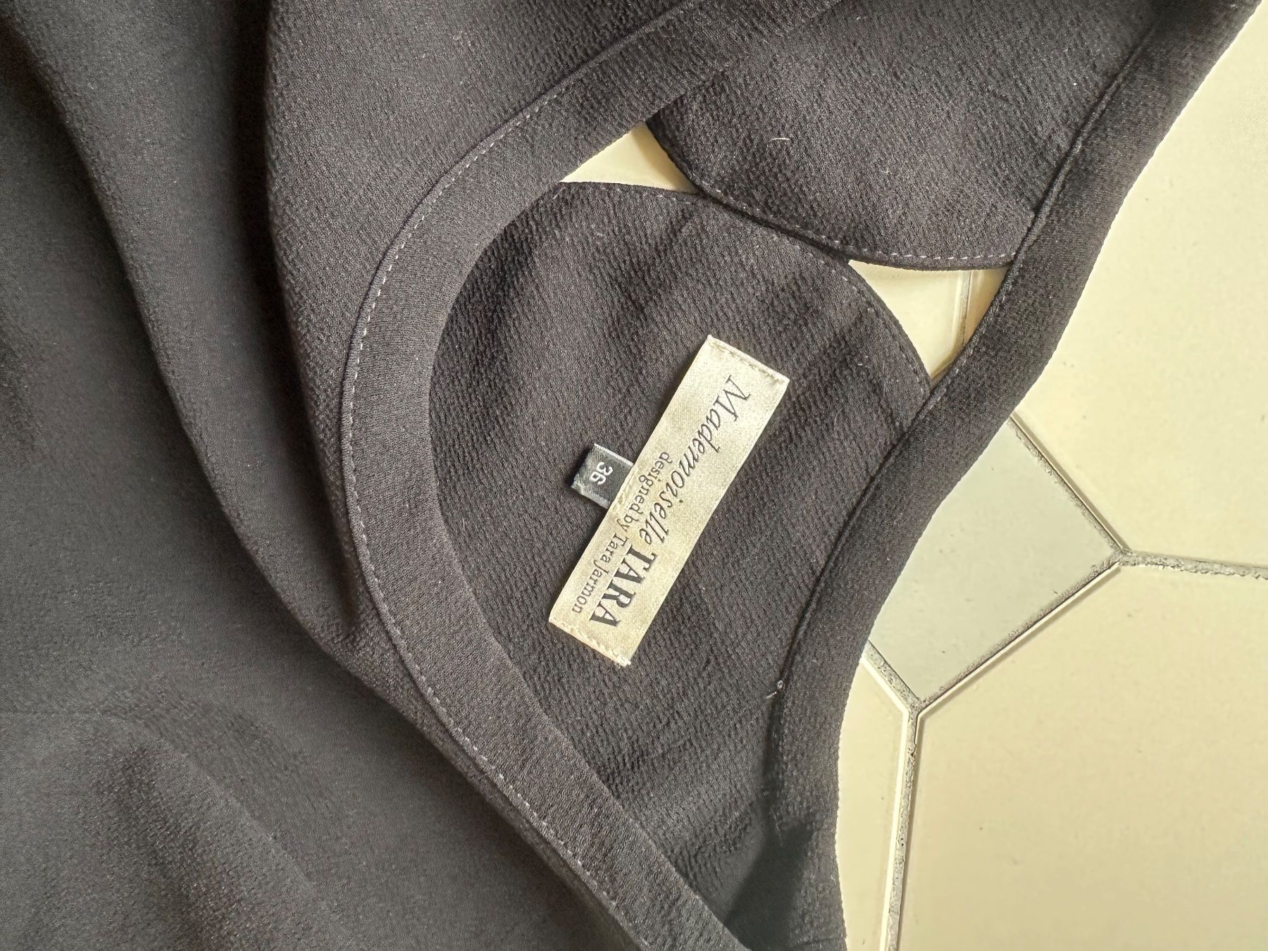 Kleider: Tara Jarmon Kleid Schwarz – Gebraucht aus Zürich von aow_8p7m 1
