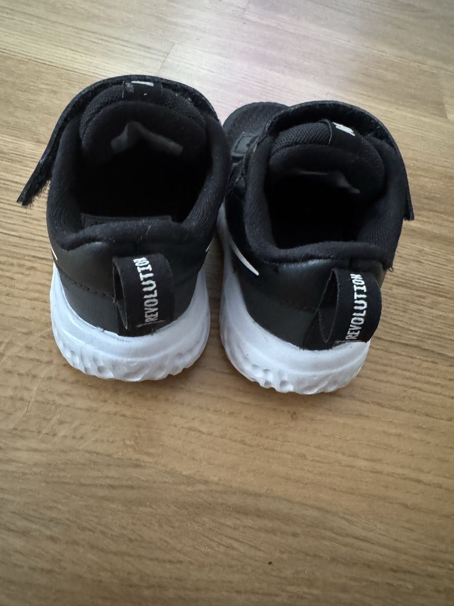 Nike Scarpe per ragazzi: Baskets Nikeenfant noires, T22 – Usato da La Chaux-de-Fonds venduto da kel_9khc 2