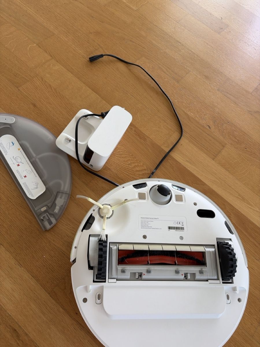 Dreame Aspirapolveri & Accessori: Dreame D9 Saugroboter mit Ladestation  – Usato da Zürich venduto da ufe_f5q5 1