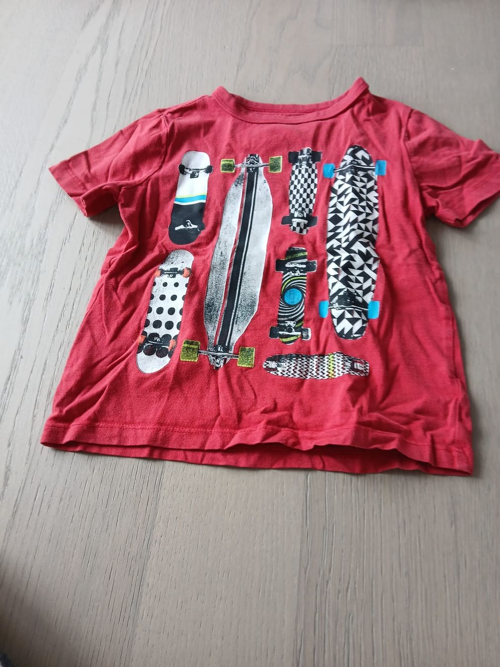 Lotti & Set di vestiti: Kleiderpaket, 5 T-Shirts, Gr. 104-110 – Usato da Dachsen venduto da Luna261081 1