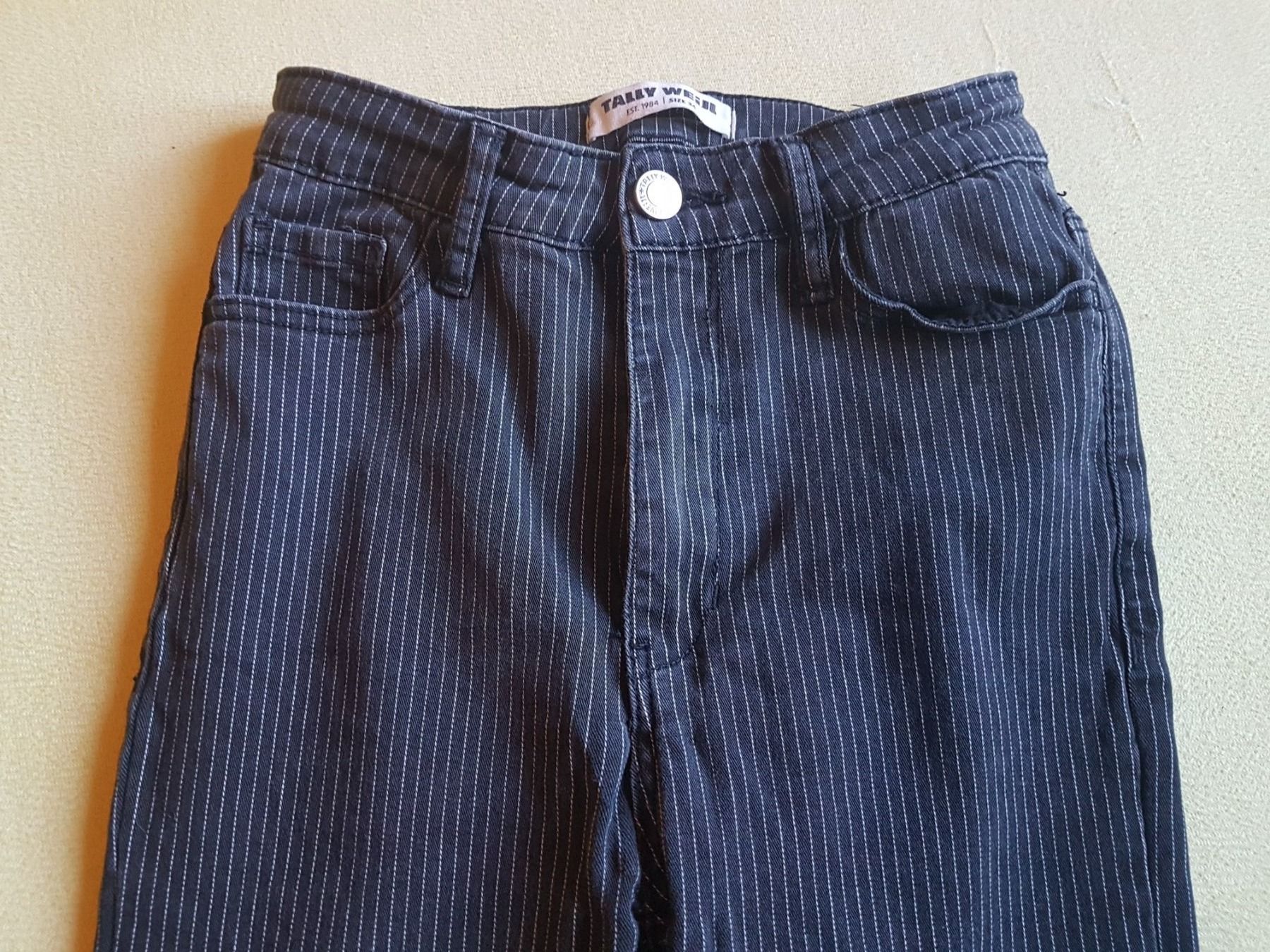Tally Weijl Pantaloni: Pantalon taille 34 marque Tally Weijl – Usato da Villiers venduto da san_jn5w 2