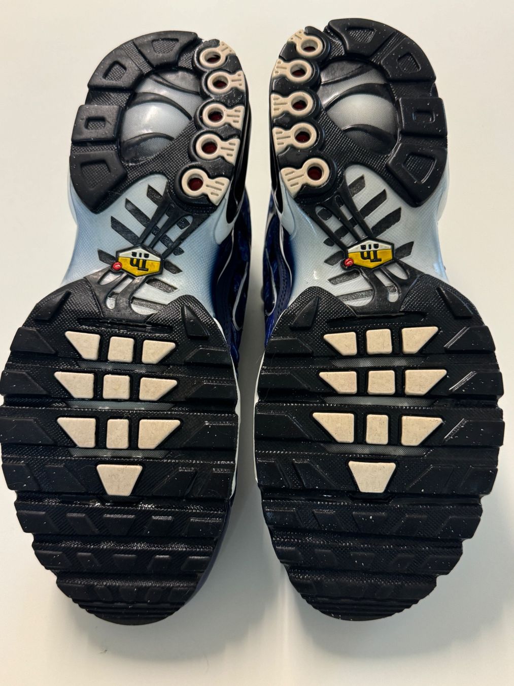 Nike Scarpe da uomo: Nike Air Max Plus Midnight Navy White 44 – Usato da Neftenbach venduto da Sunnystreet 3