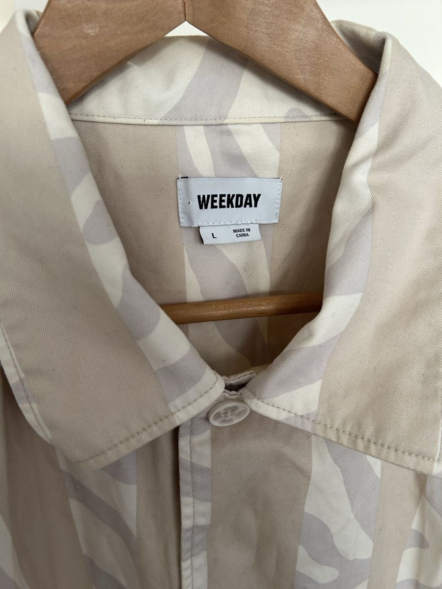 Weekday Camicie: Weekday Beige Zebra Print Overshirt - Size Large – Usato da Zürich venduto da fan_z5fl 3