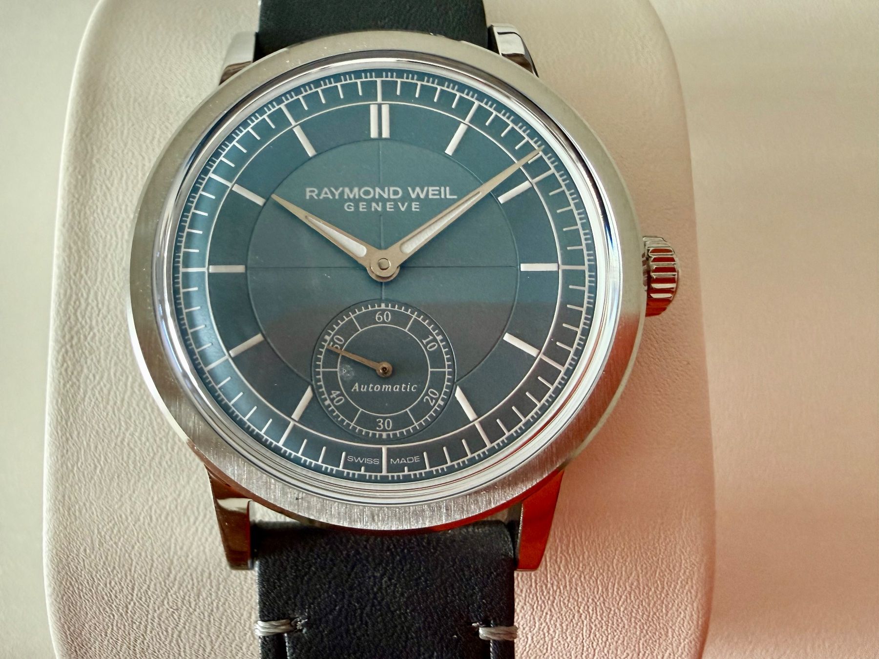 Raymond Weil Uhren: RAYMOND WEIL Millesime Petite Seconde Bleu Denim,Fullset2026 – Neu und originalverpackt aus Le Mont-sur-Lausanne von LycaGallery 2