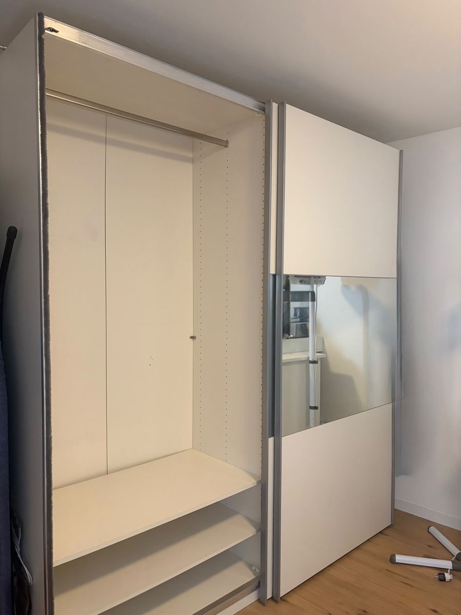Schränke: Kleiderschrank – Gebraucht aus Gretzenbach von Lucho17