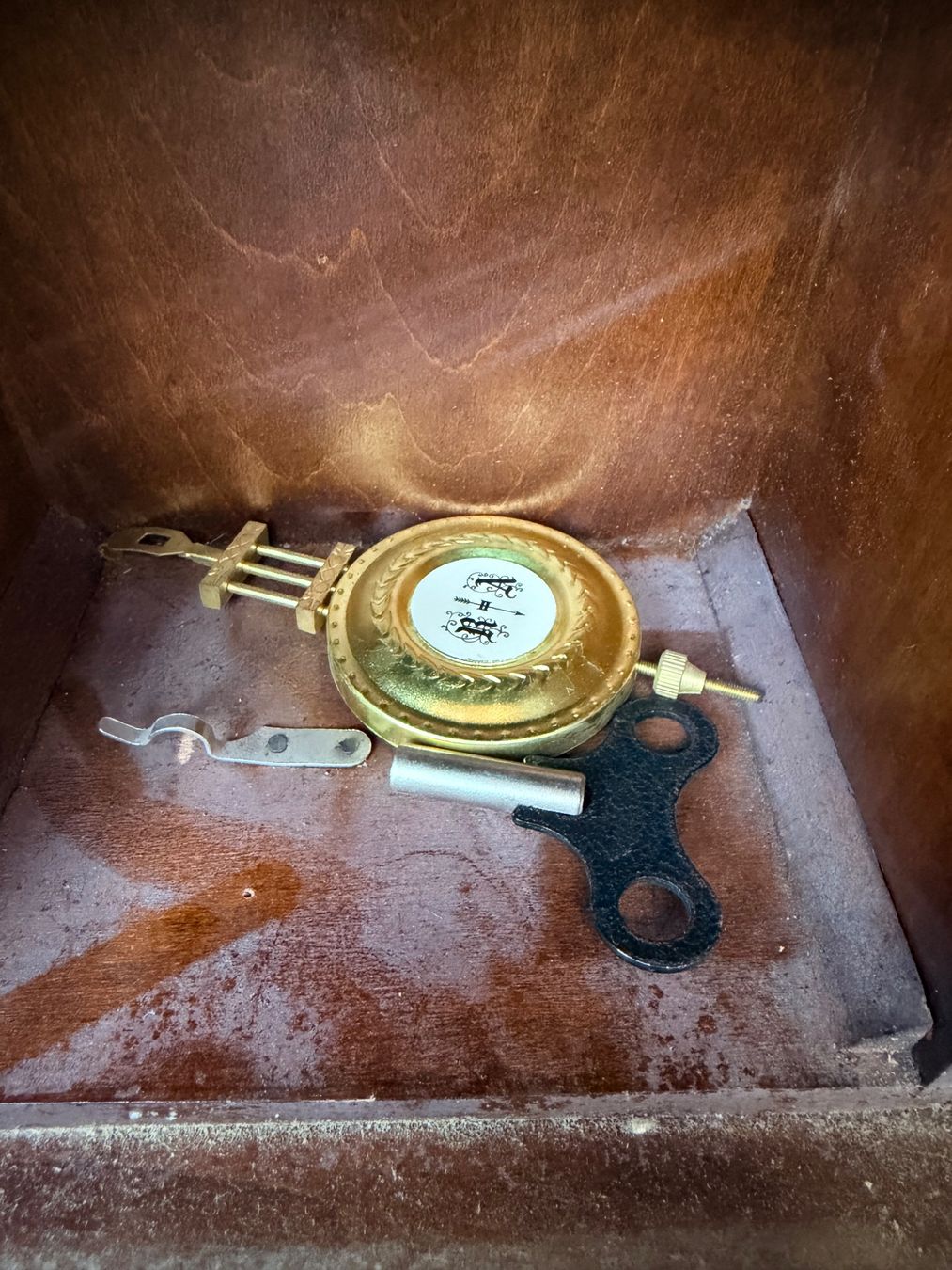 Uhren: Alte Wanduhr (2) – Gebraucht aus Walterswil SO von Porsche930 1