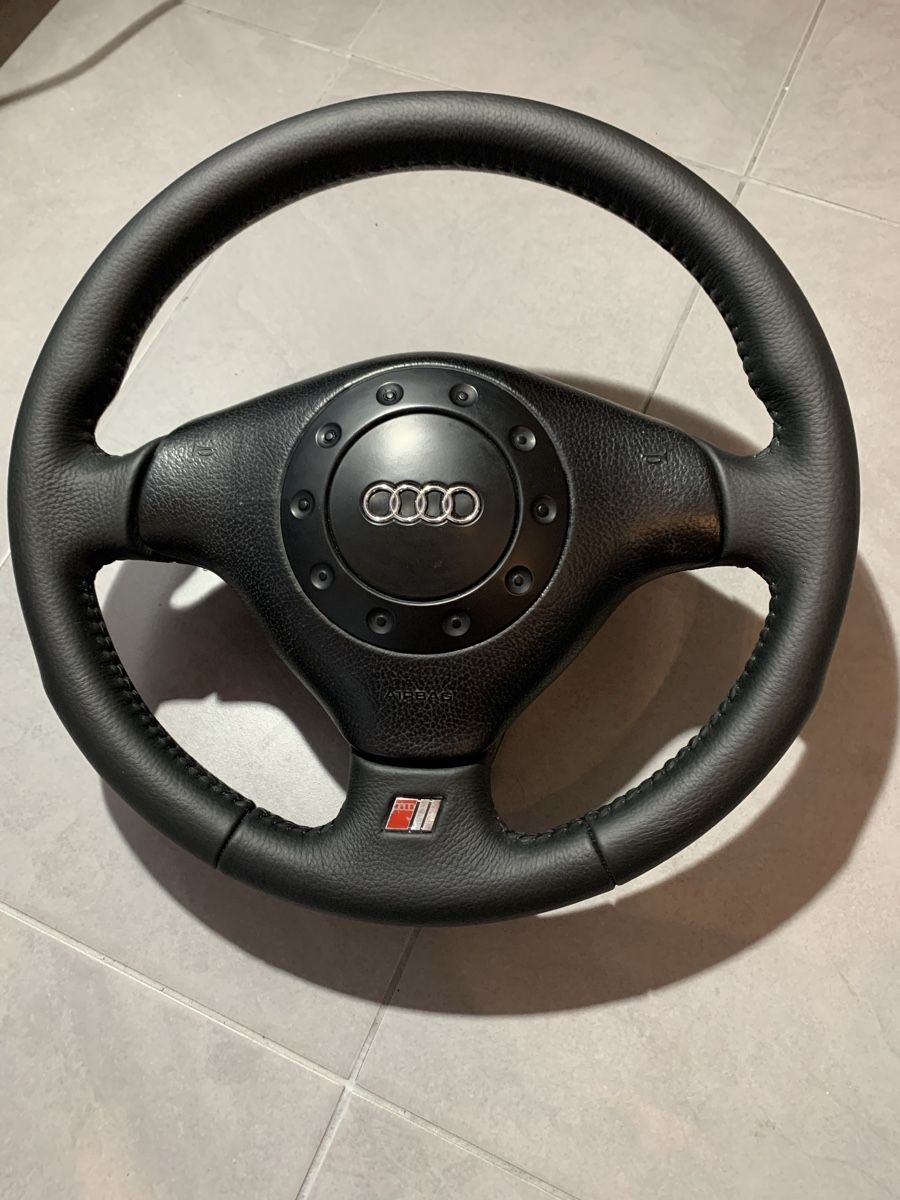 Audi Tutti pezzi di ricambio auto: Audi A6 C4/S4 Lenkrad – Usato da Ittigen venduto da gimii