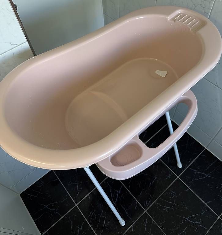 Tutto per il bagno: Badewanne Bebejou mit Ständer in hellrosa – Usato da Fällanden venduto da jul_tbl7 1