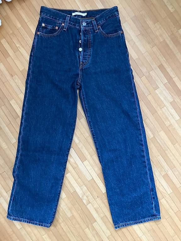 Jeans: levi?s jeans in einem schönen blauton – Usato da baar venduto da Lstar