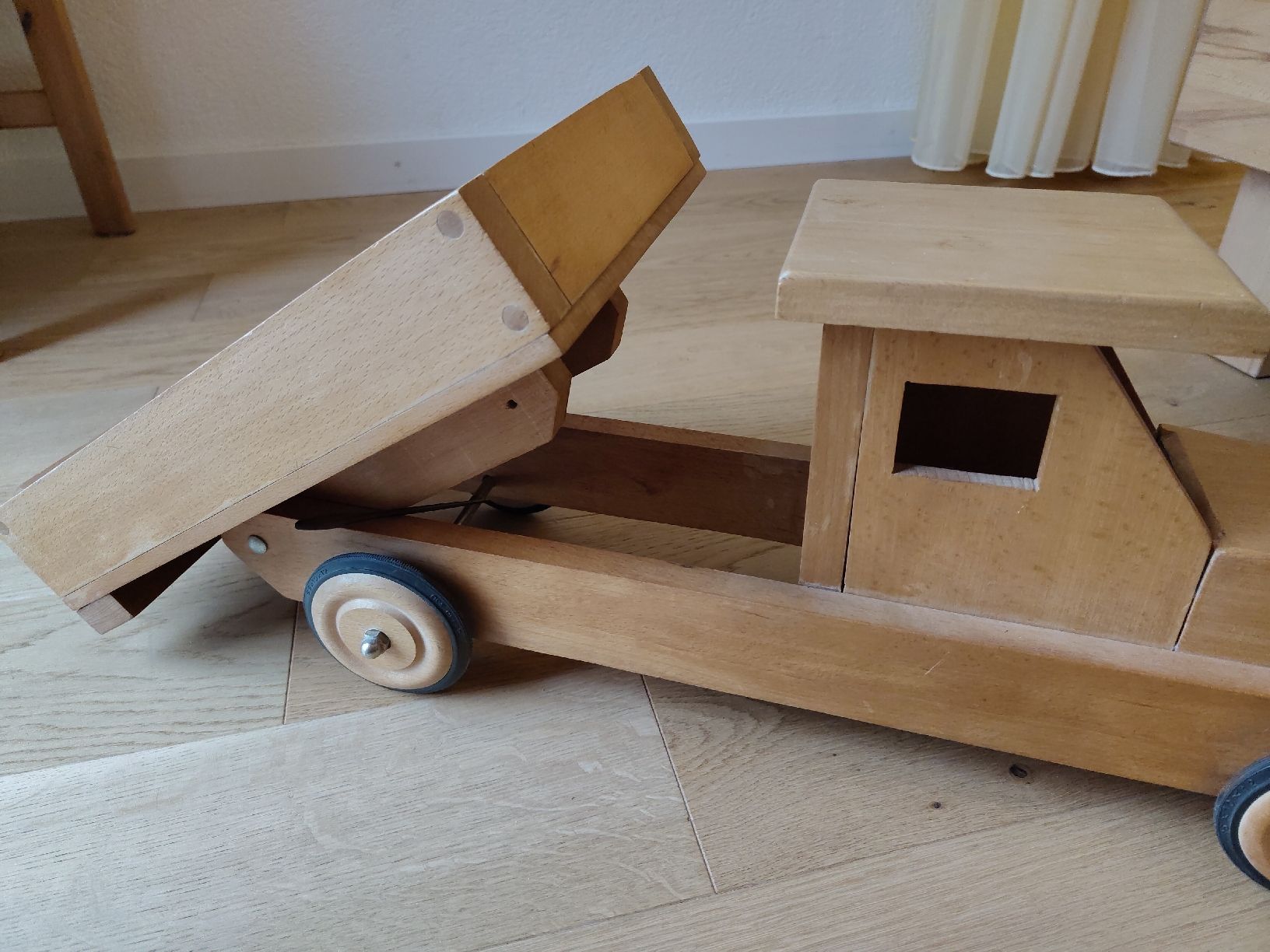 Giocattoli: Holzlastwagen, Kipper – Usato da Alpnachstad venduto da Punta05 2