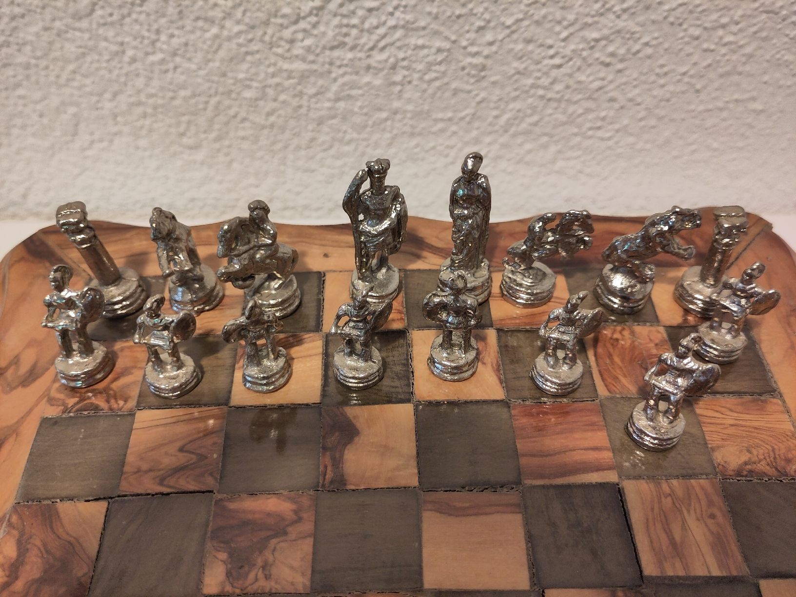 Giochi: Schachbrett aus Olivenholz – Nuovo (secondo la descrizione) da Zürich venduto da ili_jzy7 3