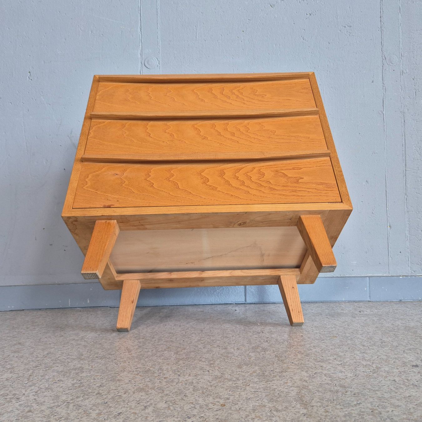Victoria Möbel Tables de nuit: Victoria Möbel Night-Stand Nachttisch Schubladenkommode – D'occasion à Nottwil par Wondewa-Shop 7