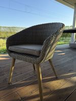 Gepflegte Rattanstühle mit Kissen - ideal für Terrasse!
