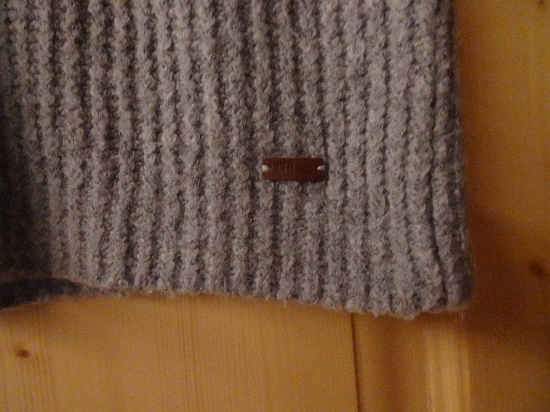Kleider: Graues, schlichtes Strickkleid von LTB Gr. S - 260341 – Gebraucht aus Küssnacht am Rigi von Good4Deckeli 1