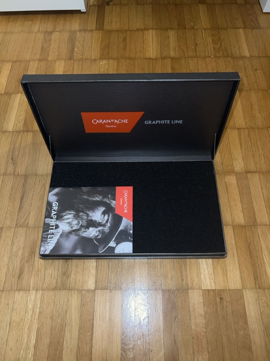 Caran D'Ache Penna & Evidenziatori: CARAN D'ACHE Graphit Line Gift Box Set – Nuovo e nell'imballaggio originale da Hombrechtikon venduto da Xhepiconnection 1