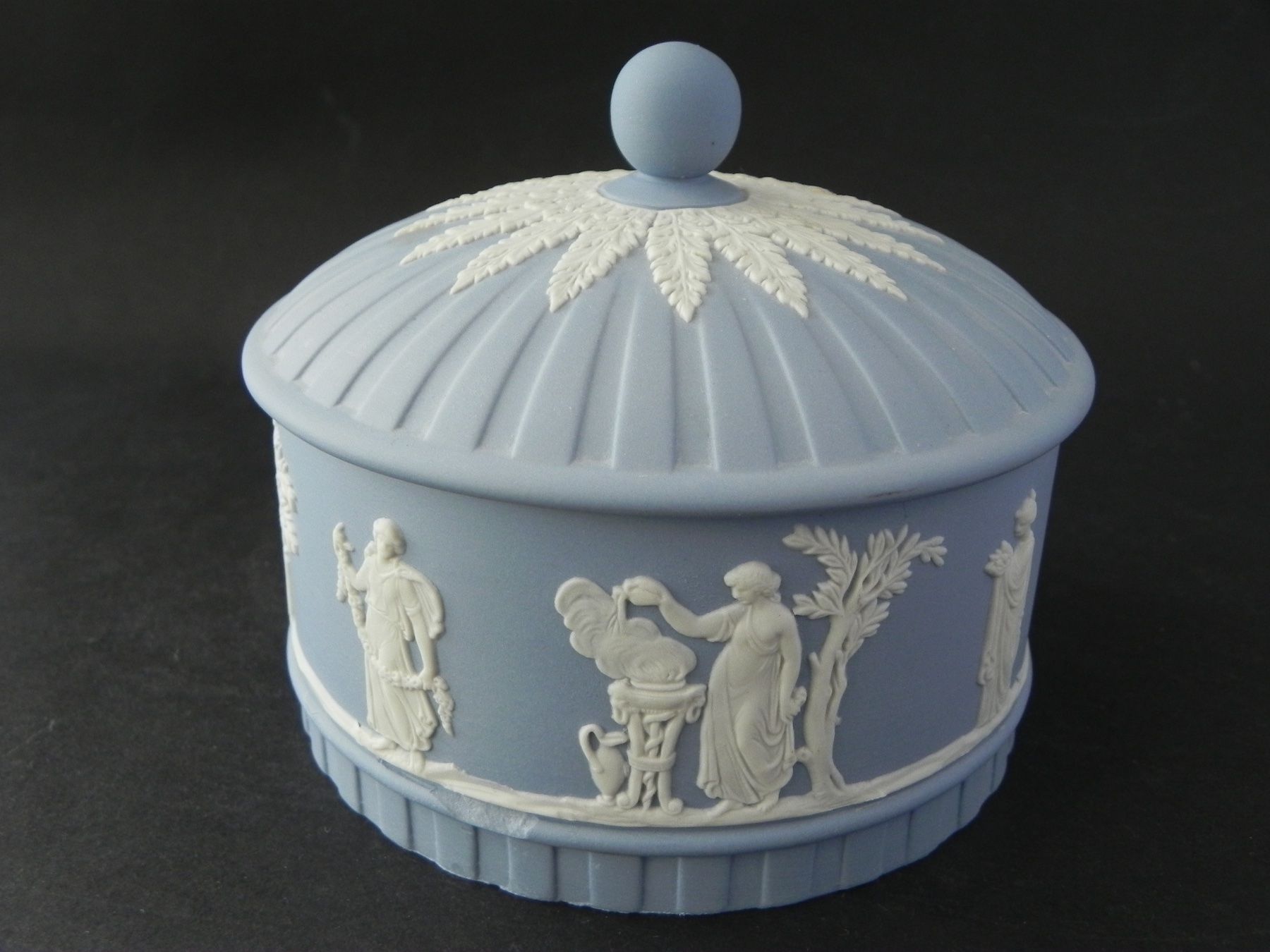 Tutte le decorazioni: Wunderschöne Dose JASPERWARE blau - Wedgwood – Nuovo (secondo la descrizione) da Zürich venduto da LodgE-21