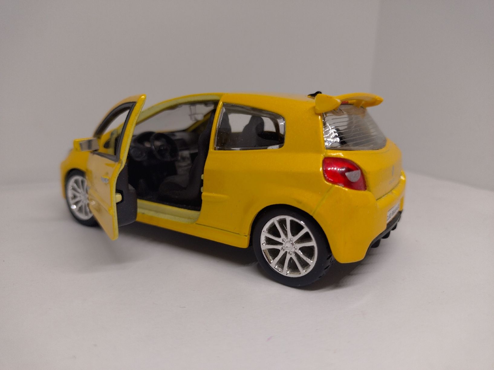 Bburago Voitures modèles: Bburago, Renault Clio Sport 1/32 – D'occasion à La Chaux-de-Fonds par Pierrot8404 5
