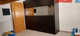 Schwebetüren- Schrank modern mit Spiegeln. Absolut neuwertig
