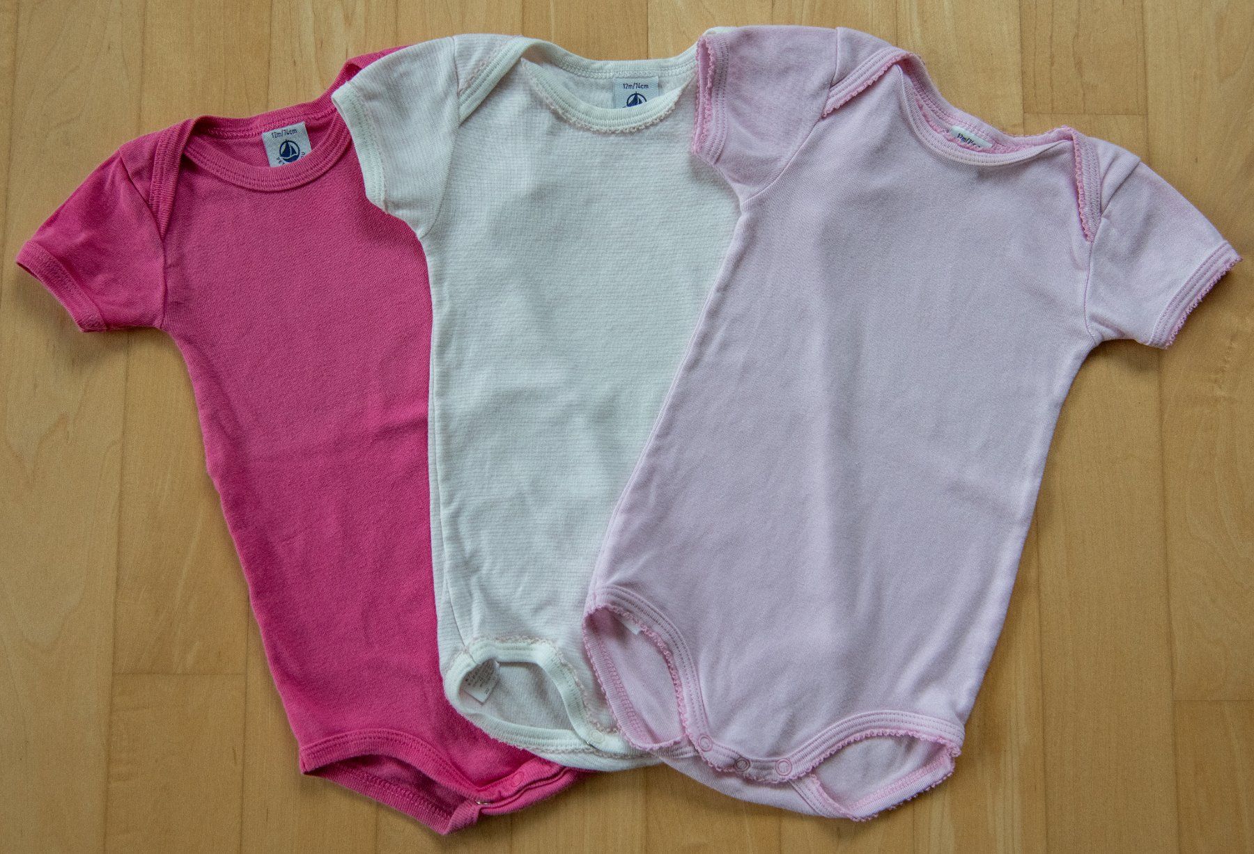 Petit Bateau Unterwäsche: 3 Bodys von Petit Bateau, Gr. 74 – Gebraucht aus Meilen von luca70