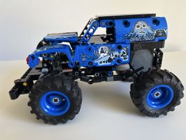 Monster JamTM Grave Digger™M Feuer und